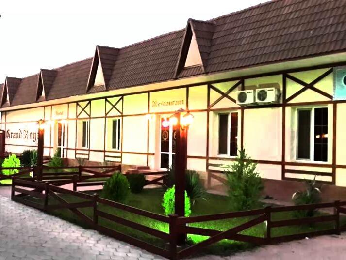 Hotel Grand Royal Jizzax Экстерьер фото